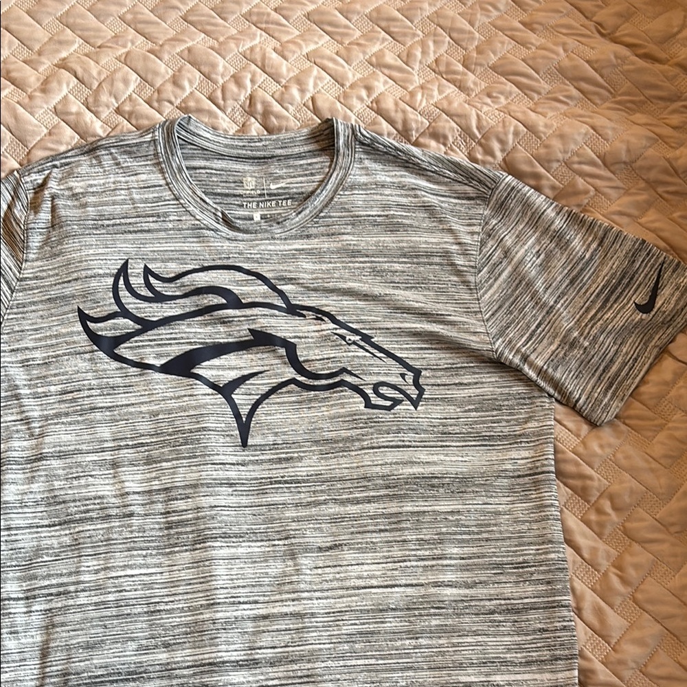 Nike Gray Short Sleeve Tee with Classic Crew Neck
